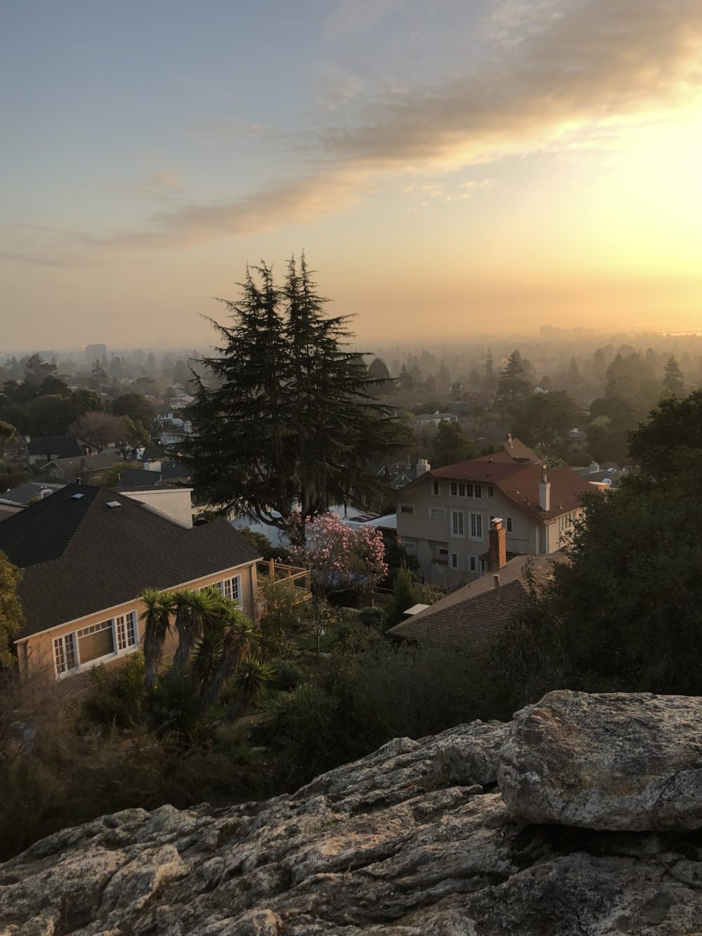 park 2 (rocky cliff, with houses, trees and fog in the distance, and the sun setting)