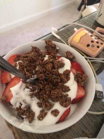 yogurt with granola and fruit