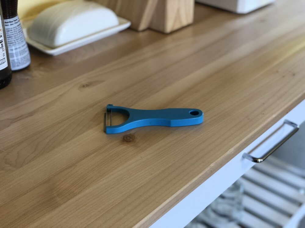 a photo of a vegetable peeler