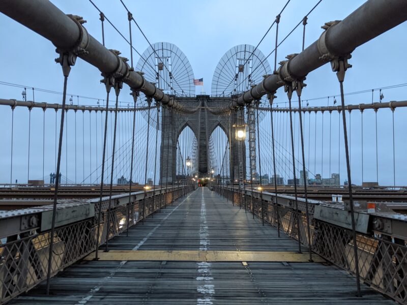 wooden pedestrian walkway on the brooklyn bridge