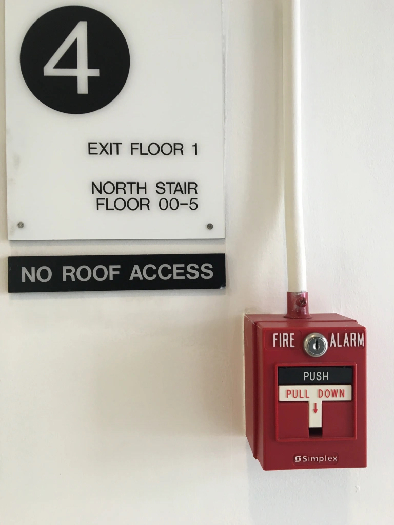 stairwell sign with a circled 4 next to fire alarm