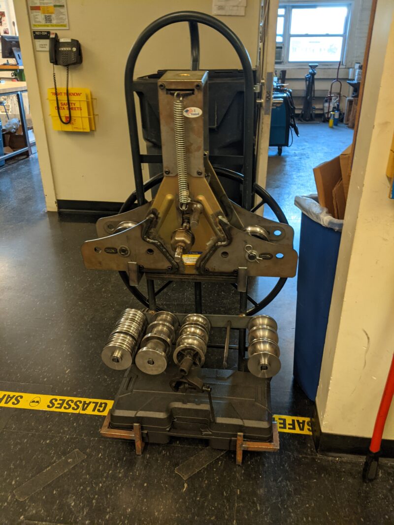 tube roller, which is shaped like an upside-down T and has 3 wheels which a pipe rolls on