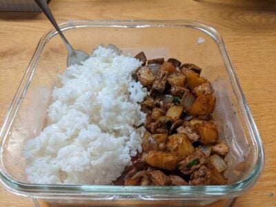 rice with chicken and potato cubes