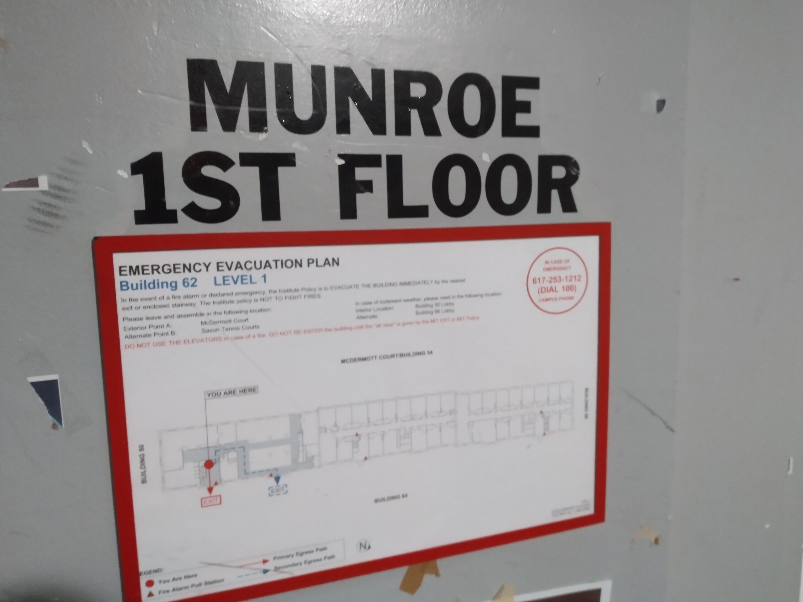 emergency escape plan below floor sign