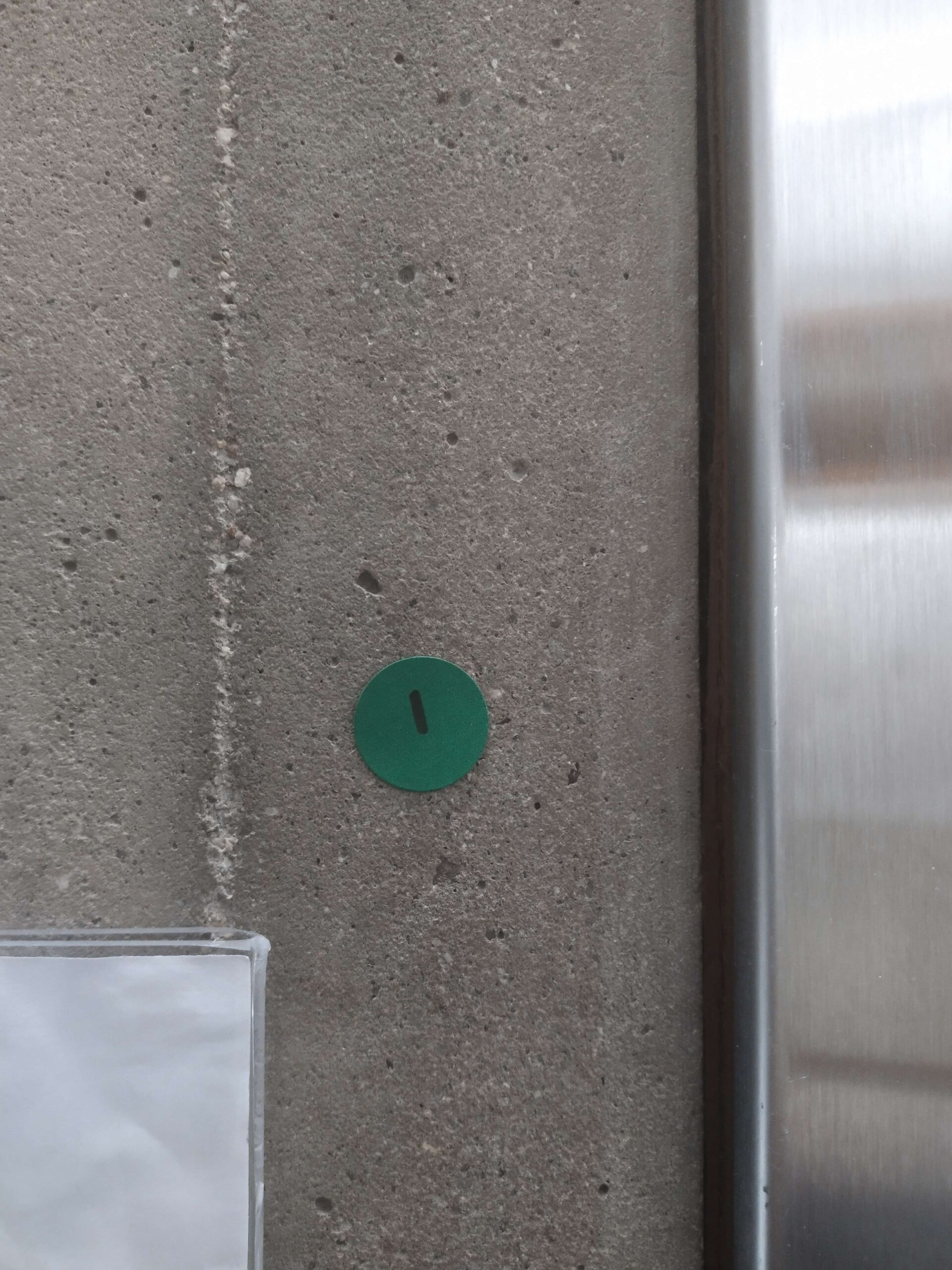 a green sticker dot labeled 1