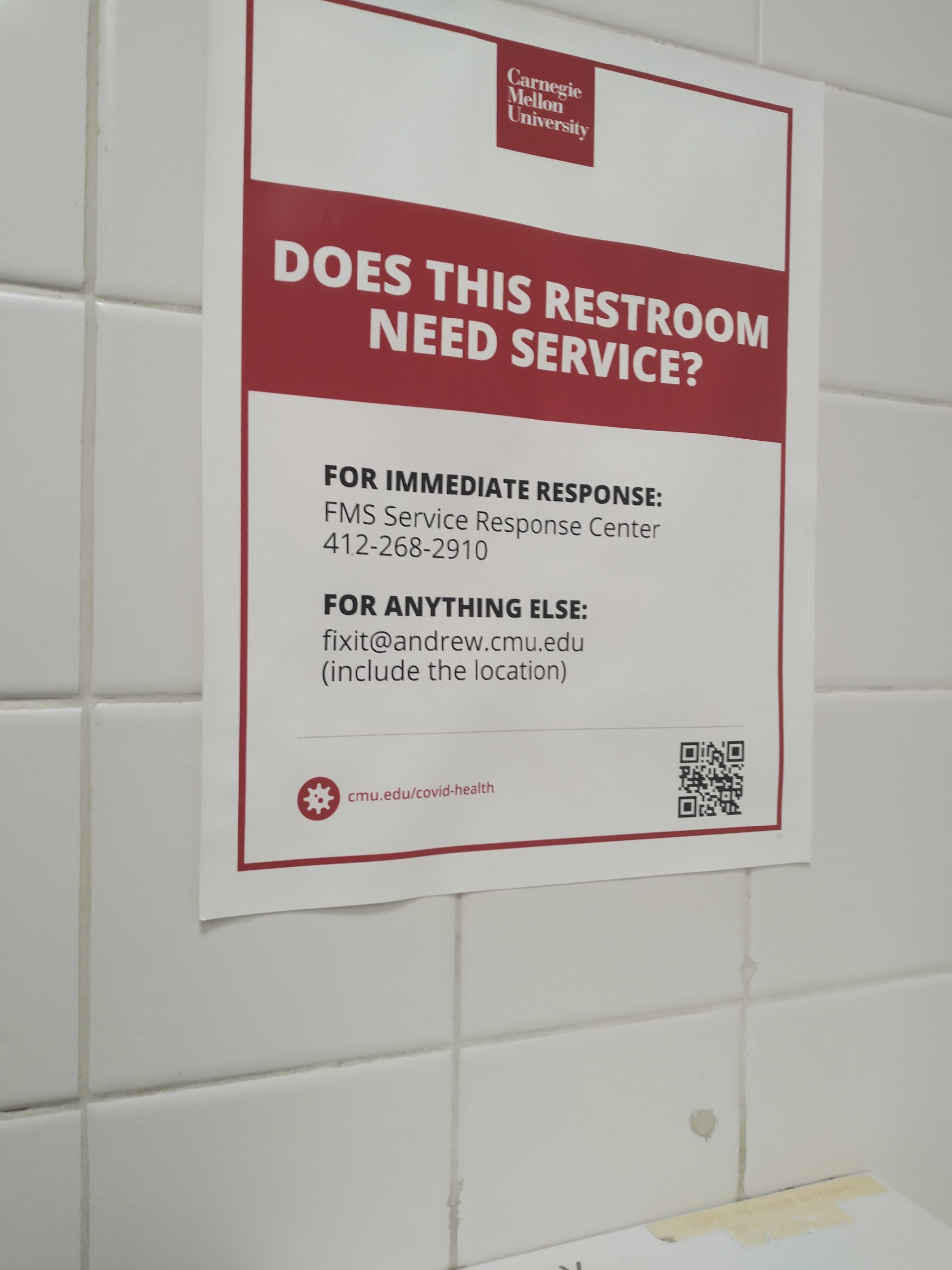 a sign saying "does this restroom need service?"