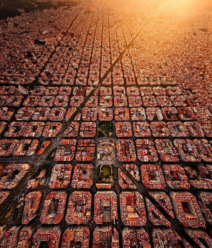 bird eye's view of Barcelona, showing a graded city layout