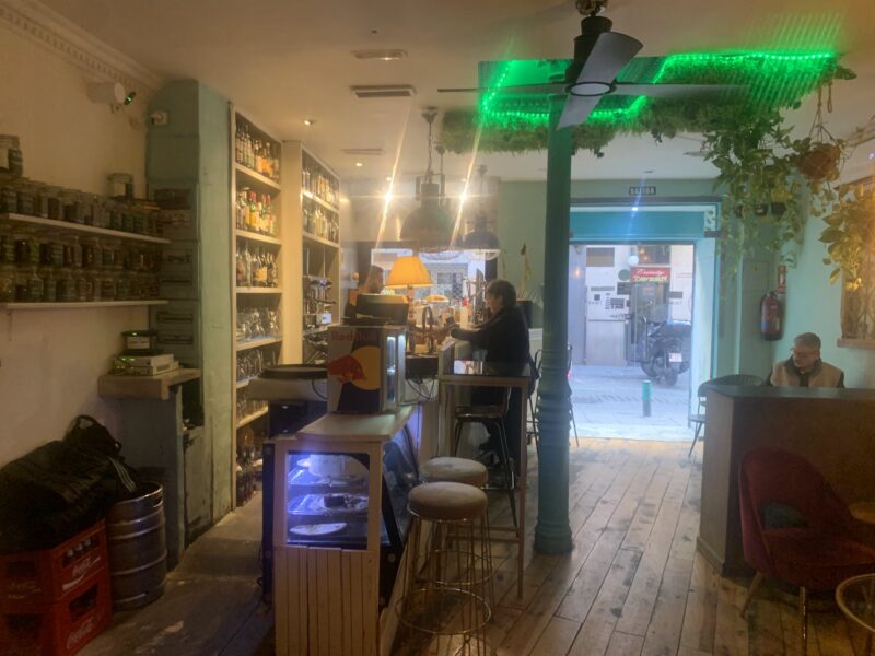 an indoor cafe with a mirror ceiling and wooden floors