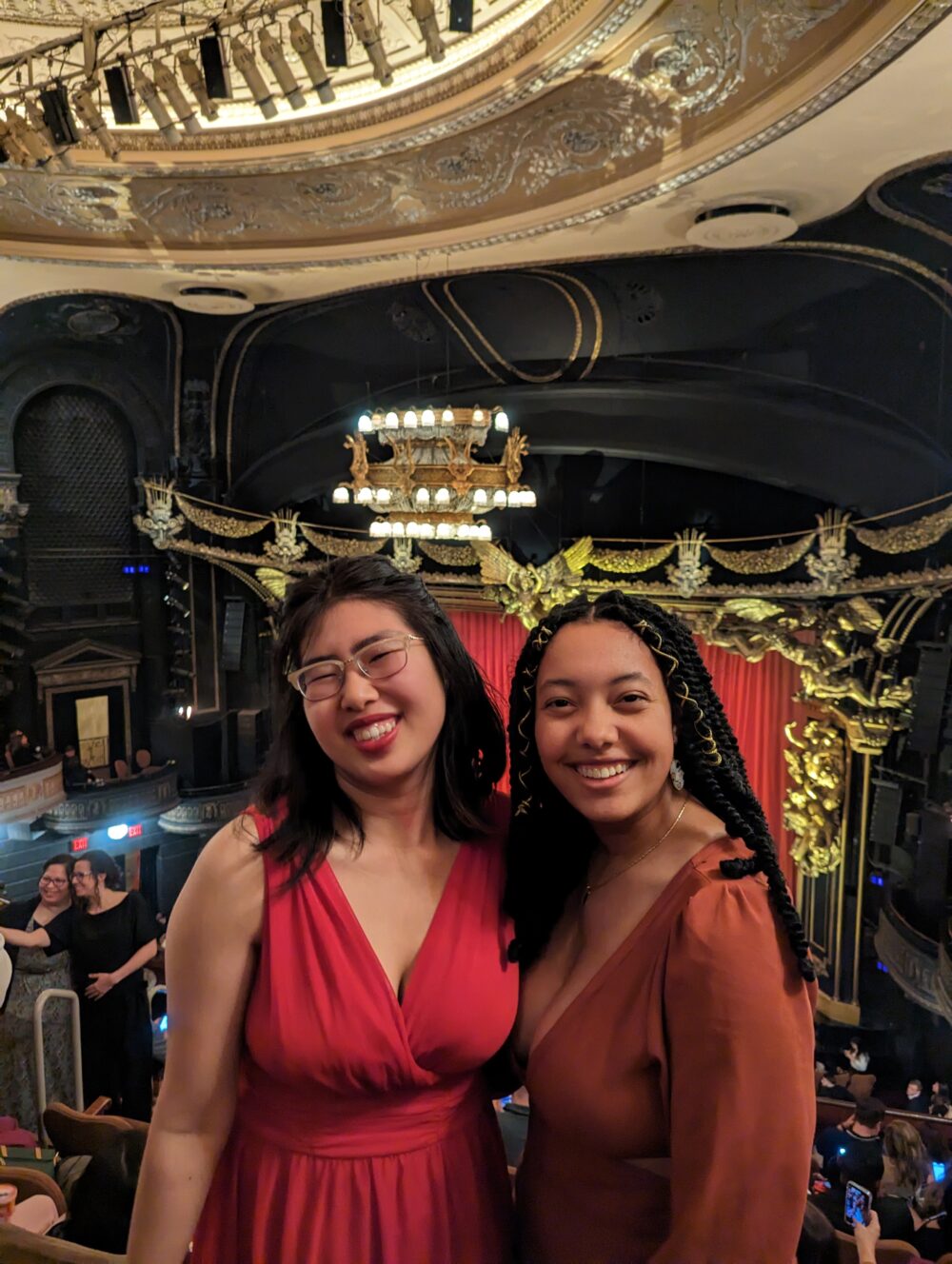 2 women in a theater