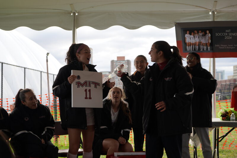 Player gifting another player a canvas.