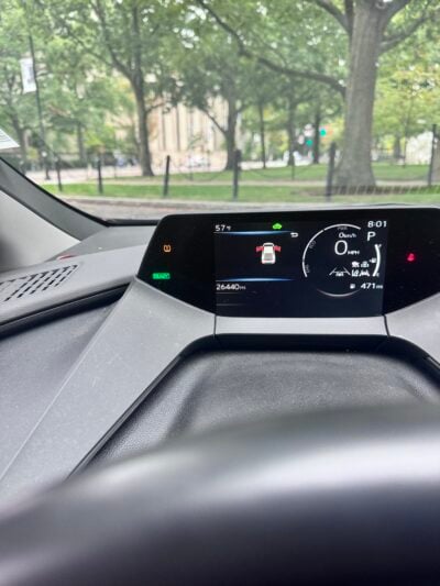 picture of car dashboard with low tire pressure error sign